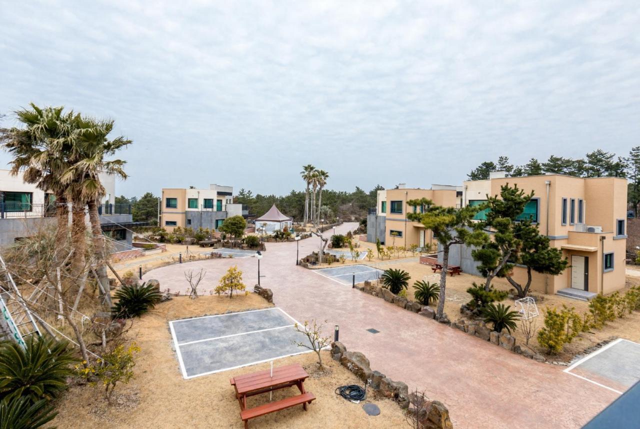 Cass Spa Pension Jeju Exterior photo